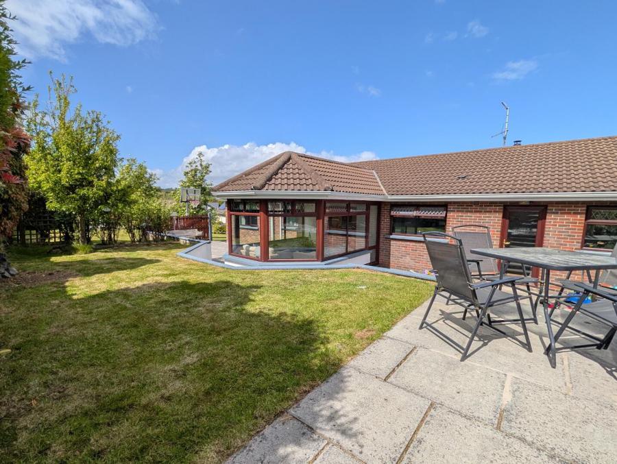 14 Dundrinne Rise