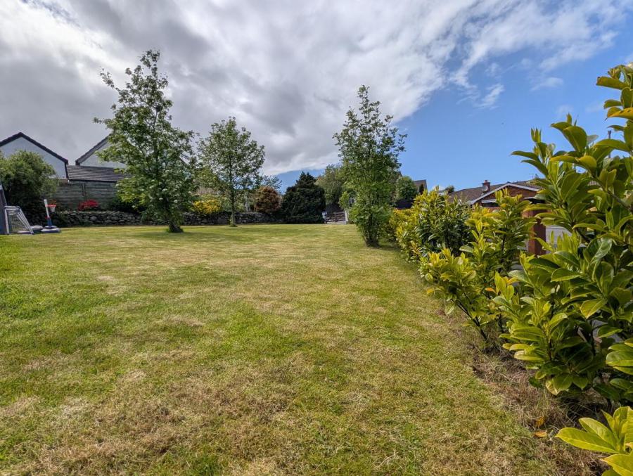 14 Dundrinne Rise