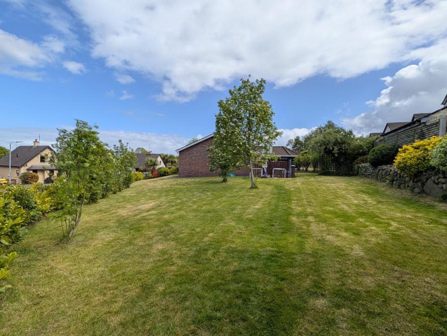 14 Dundrinne Rise
