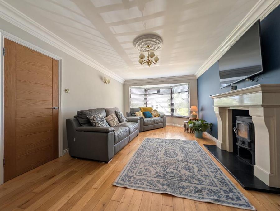 14 Dundrinne Rise