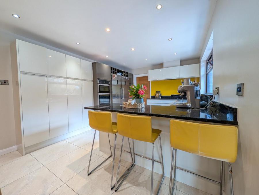 14 Dundrinne Rise