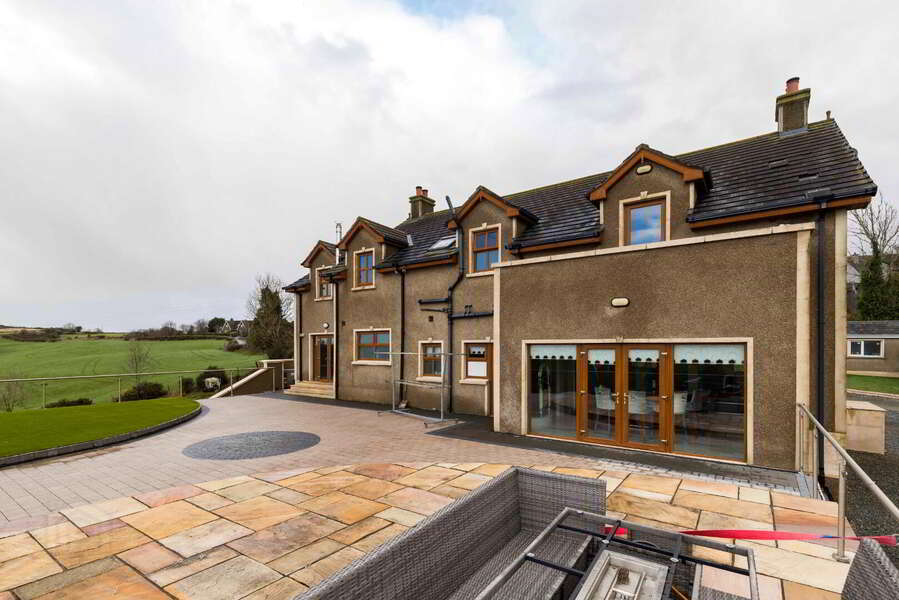 8 Carrogs Lane