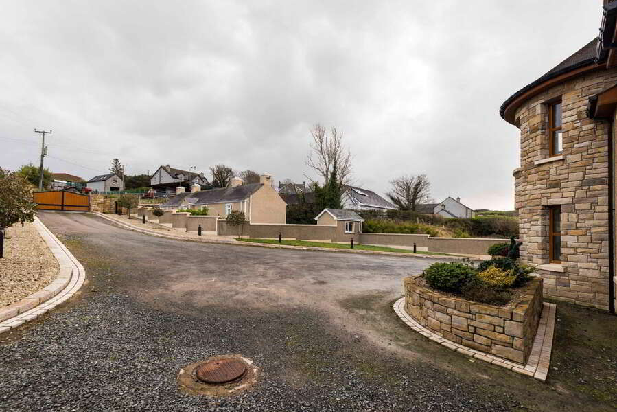 8 Carrogs Lane