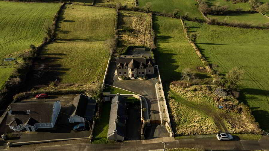 8 Carrogs Lane