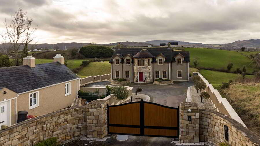 8 Carrogs Lane 8 Carrogs Lane