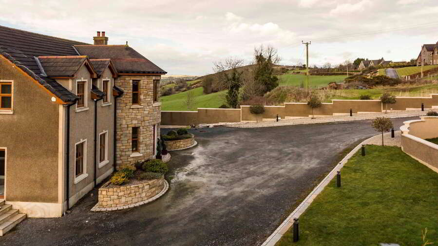 8 Carrogs Lane 8 Carrogs Lane