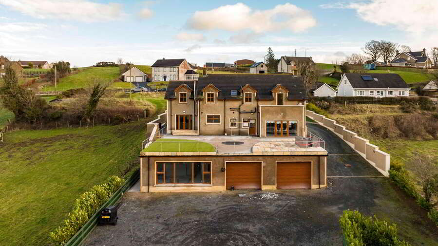 8 Carrogs Lane