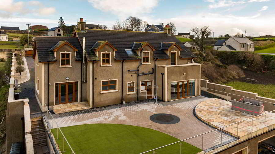 8 Carrogs Lane