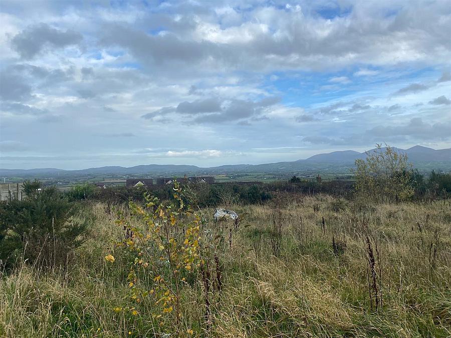 Adj to and south east of, 1 Castle Hill