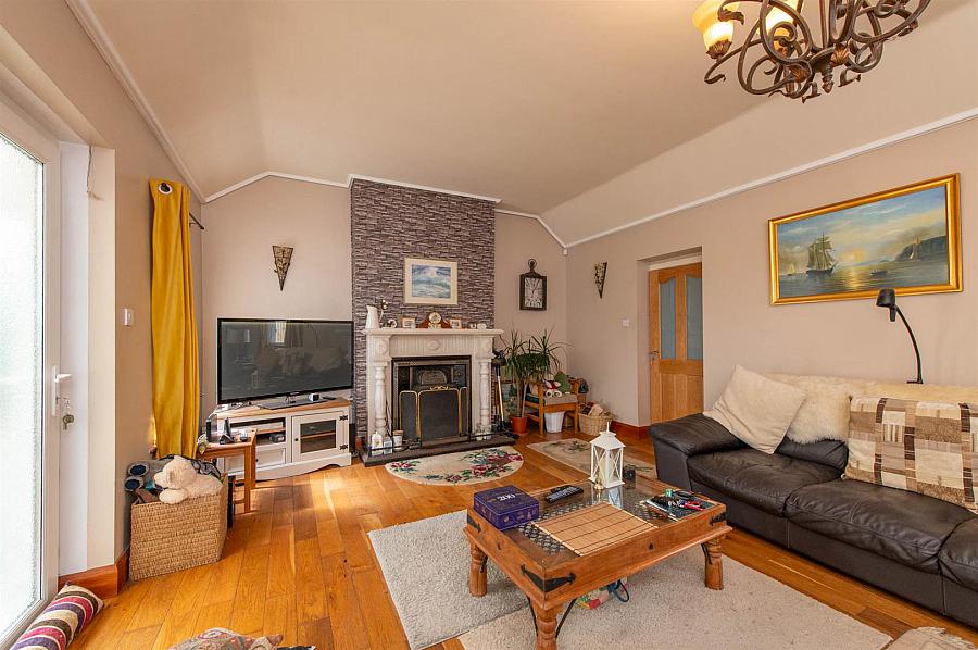 81 Poyntzpass Road