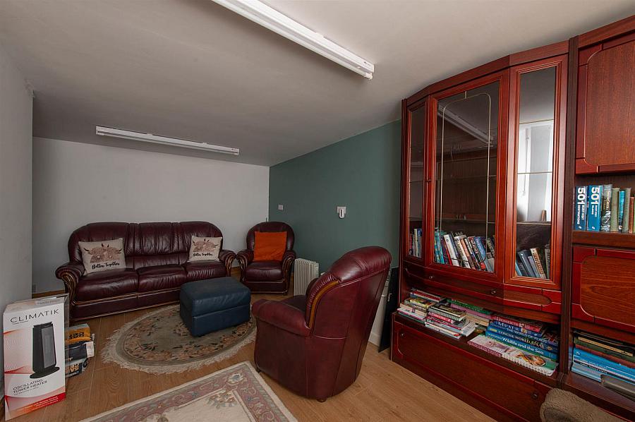 81 Poyntzpass Road