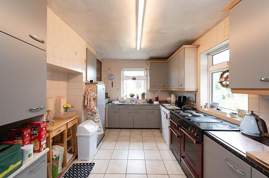 81 Poyntzpass Road