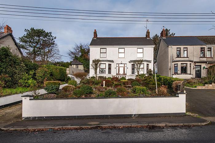 27 Hillsborough Road,dromore, BT25 1DE