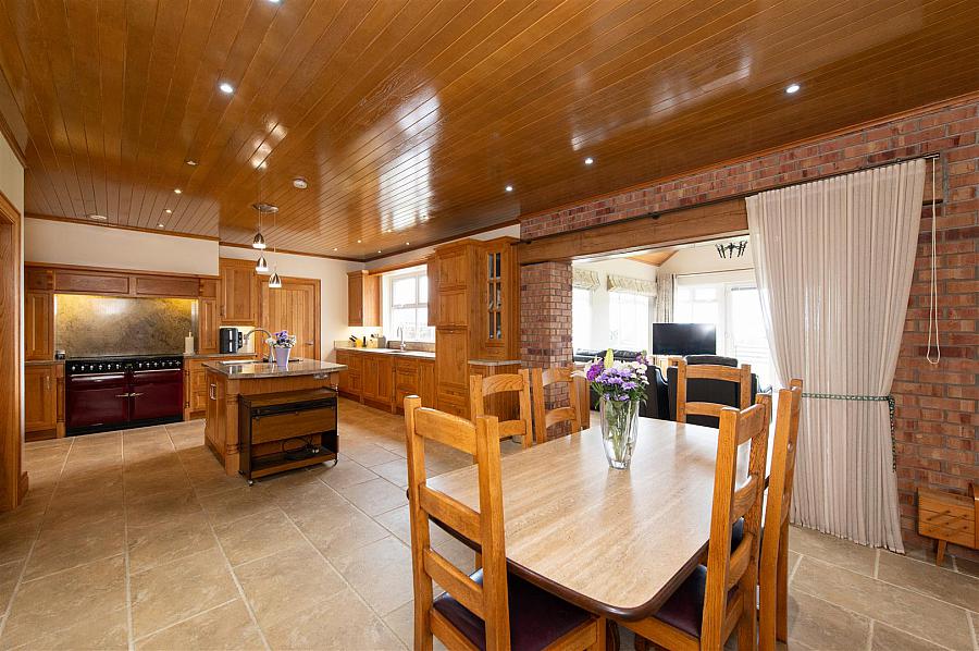 Hilltop Lodge, 44 Barrack Hill