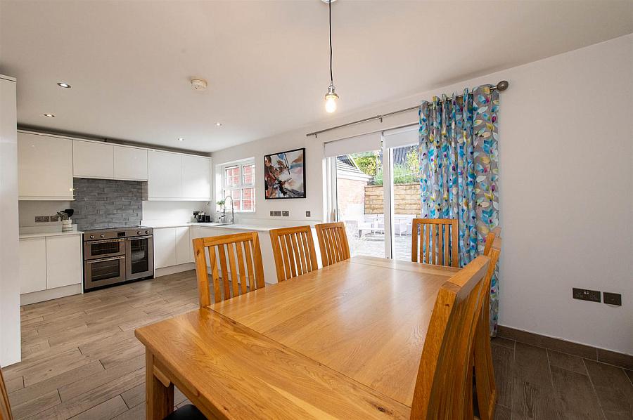 53 Oak Lodge