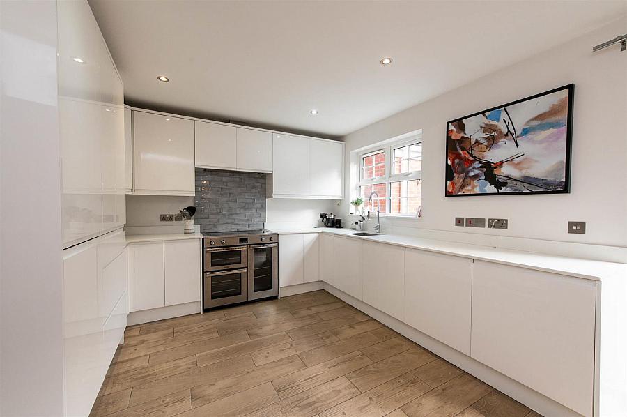 53 Oak Lodge