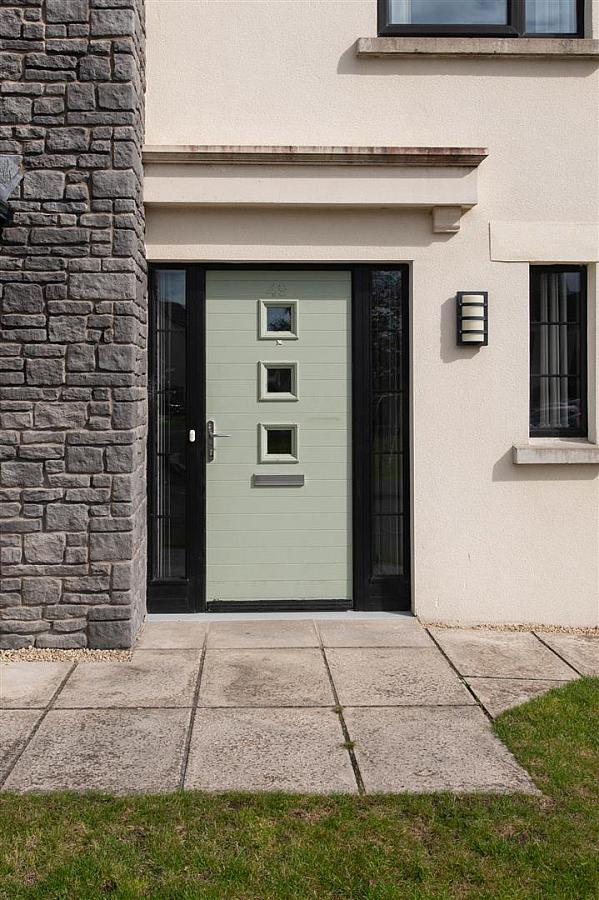 49 Bishops Green