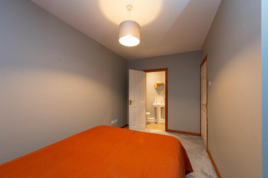 Apt 5 Gate House Mews, Summerhill