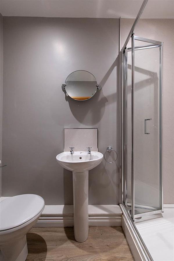 Apt 5 Gate House Mews, Summerhill