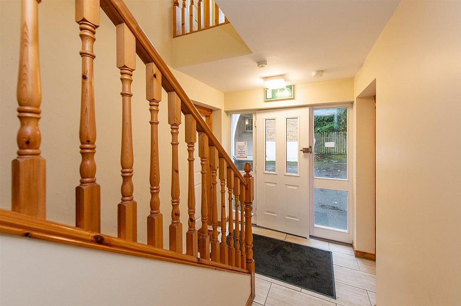 Apt 5 Gate House Mews, Summerhill
