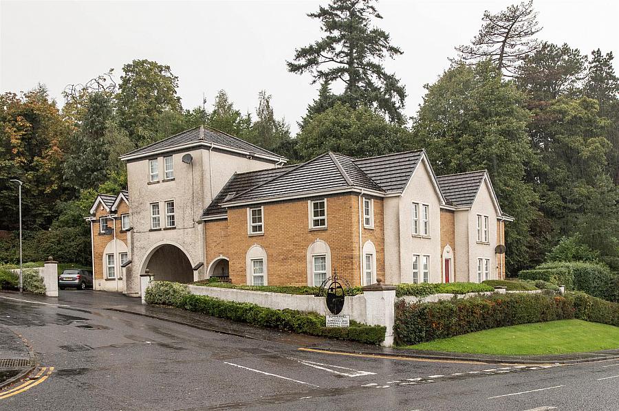 Apt 5 Gate House Mews, Summerhill