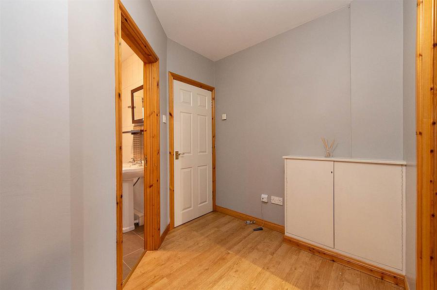Apt 5 Gate House Mews, Summerhill