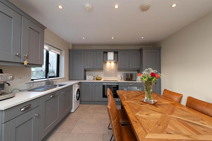 83 Bishops Green