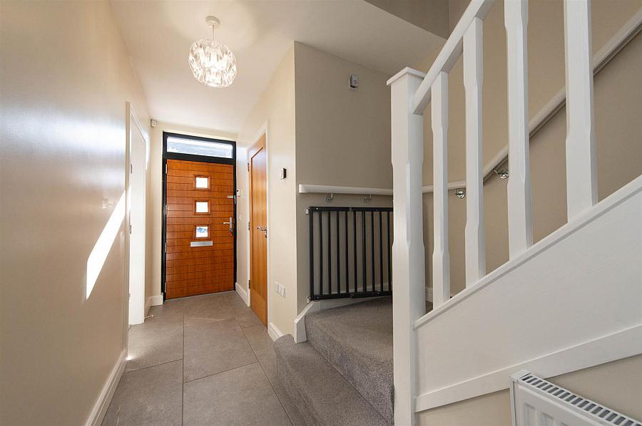 83 Bishops Green