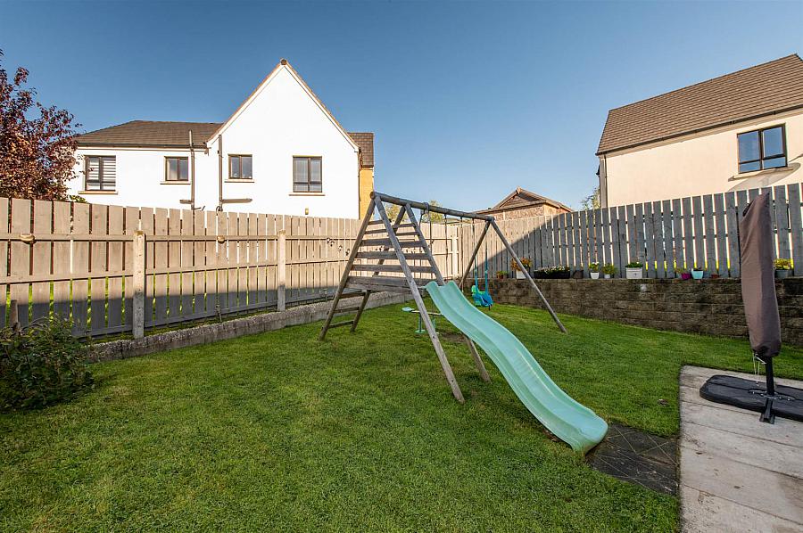 83 Bishops Green
