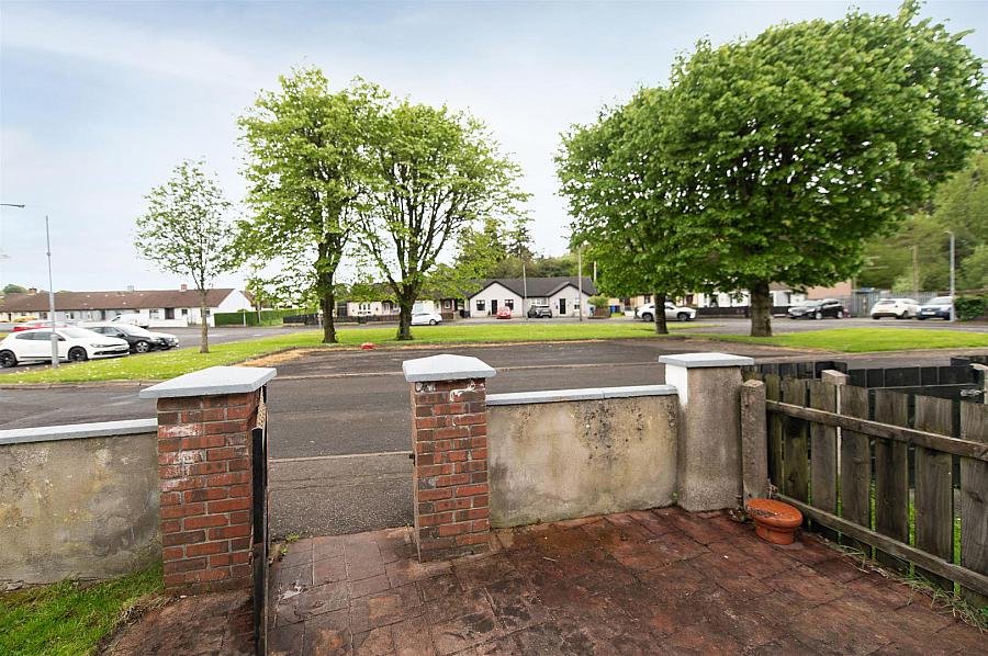 42 Annsborough Park
