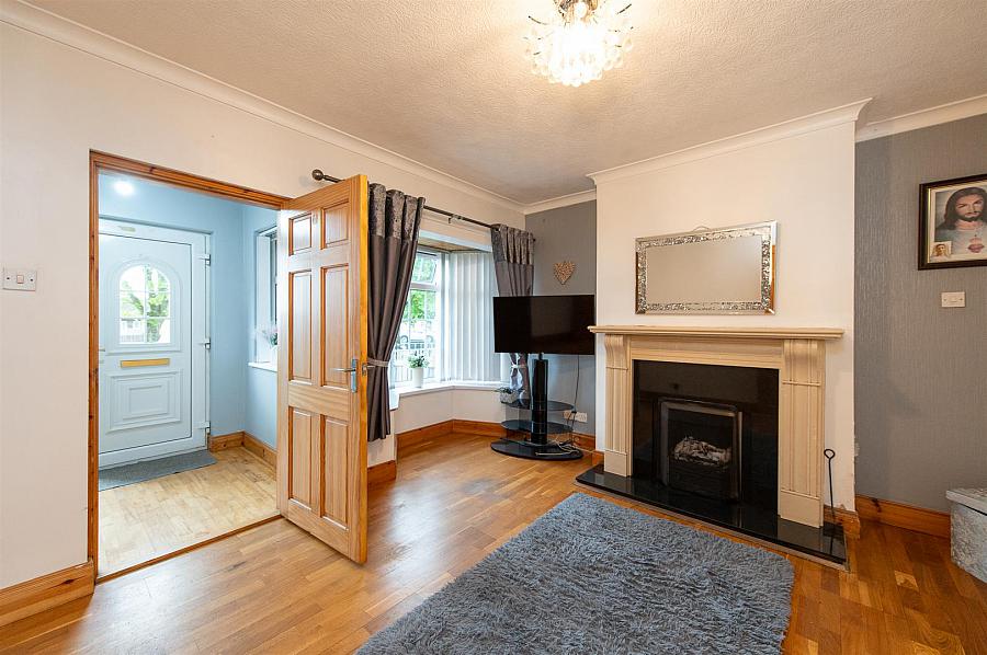 42 Annsborough Park