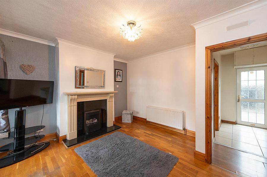 42 Annsborough Park