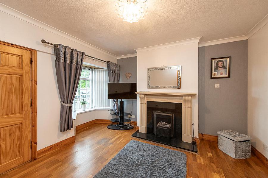 42 Annsborough Park