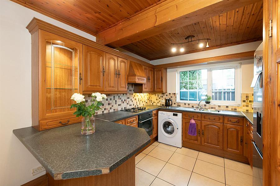 42 Annsborough Park