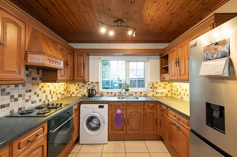42 Annsborough Park