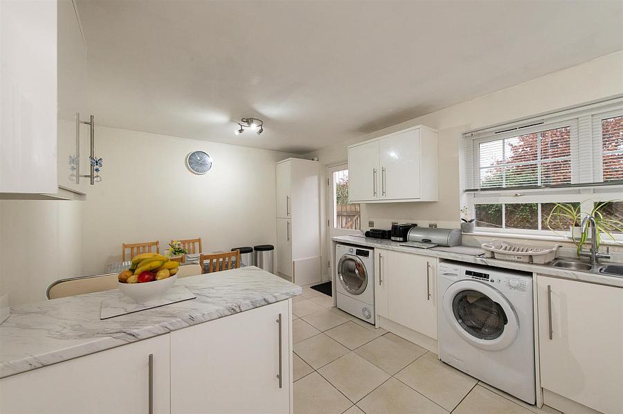 5 Summerhill Green