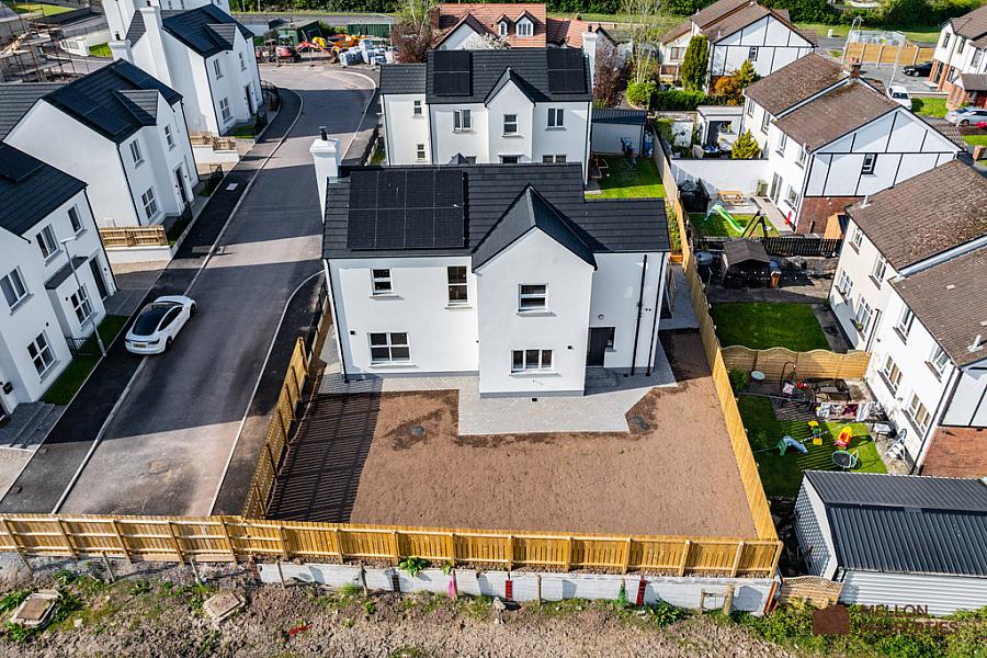 5 Dergmoney Manor
