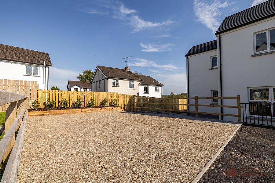 5 Dergmoney Manor