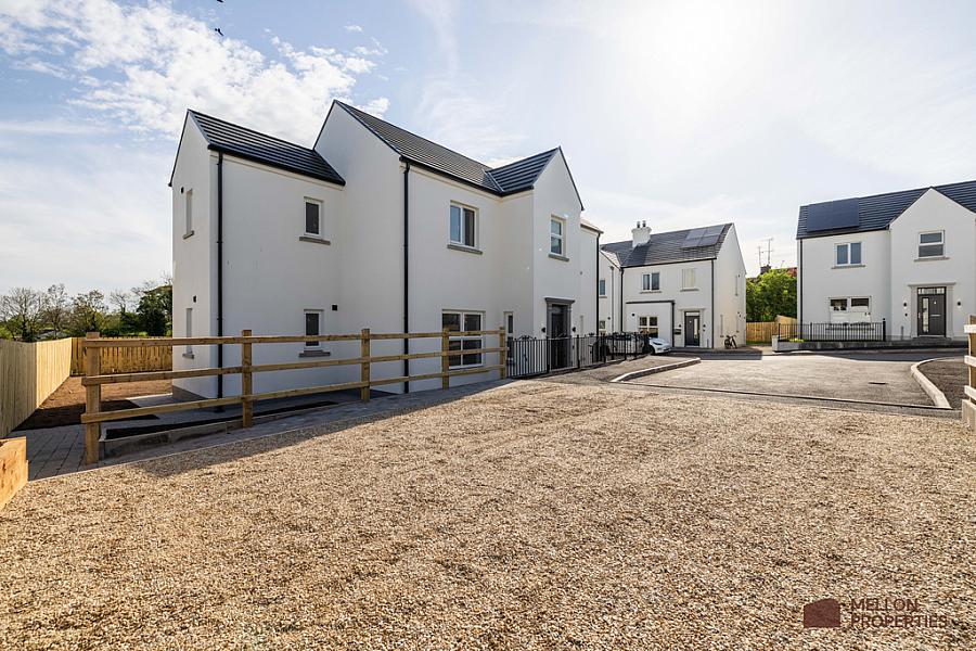 5 Dergmoney Manor