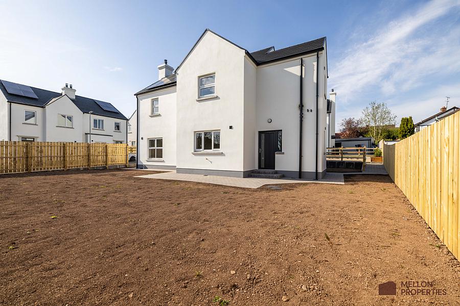 5 Dergmoney Manor