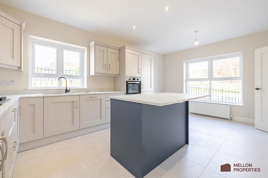 2 Dergmoney Manor