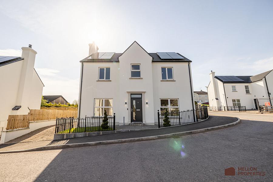 2 Dergmoney Manor