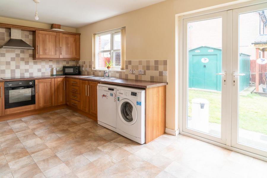 62 Silverwood Leaves