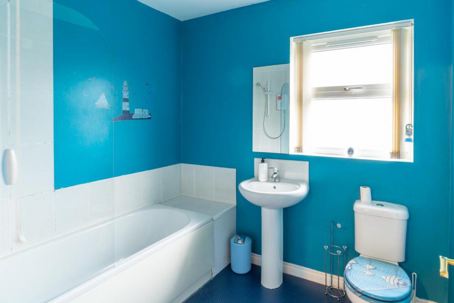 62 Silverwood Leaves