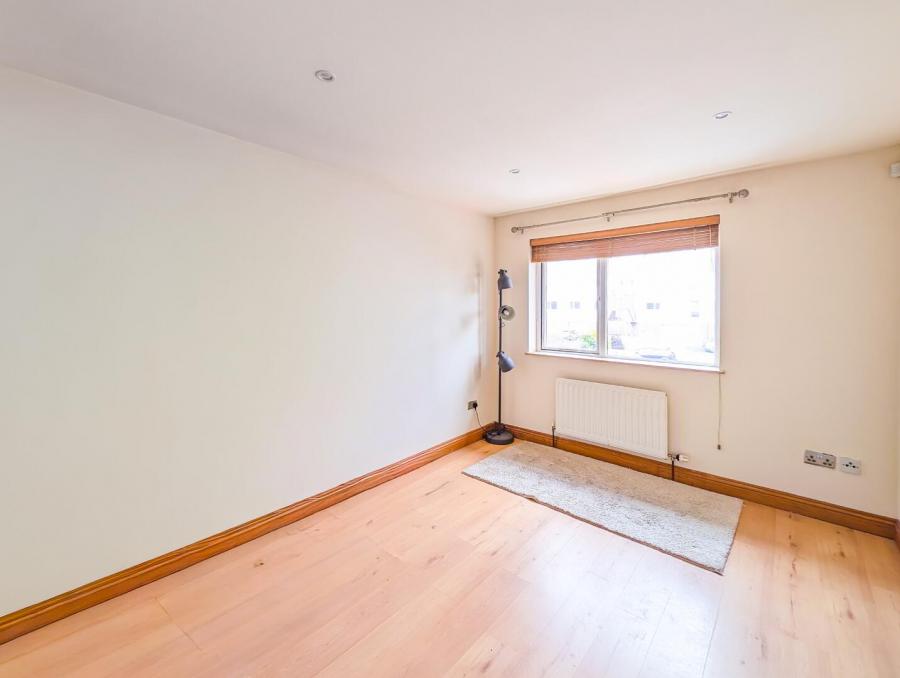 8 Silverwood Court