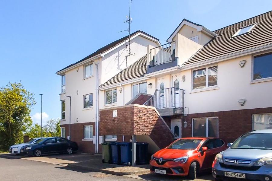 8 Silverwood Court