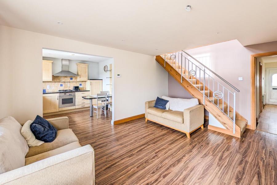 8 Silverwood Court