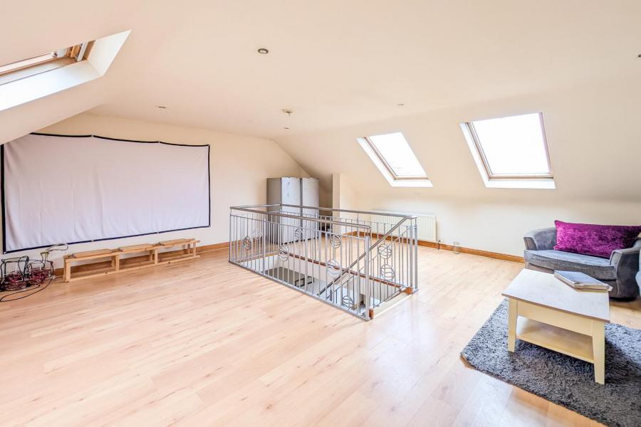 8 Silverwood Court
