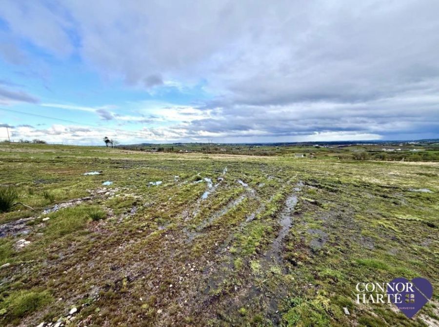 Lands At Gortscraheen/Loughnamarve