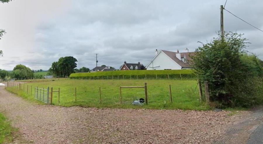 Adjacent To, 7 Drumearn Road